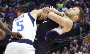 NBA – JJ Barea met Blake Griffin au sol : Vous avez bien lu