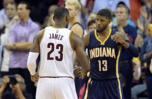 NBA – Top 10 de la nuit : Lebron James et Paul George, un duel de titans !