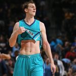NBA – Top 10 de la nuit : Cody Zeller escalade le mont Jokic