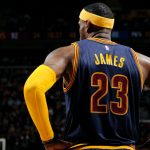 NBA – L’incroyable QI basket de Lebron James démontré en deux actions