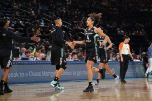 WNBA – Les joueuses LFB de la nuit : Nayo Raincock-Ekunwe et Rebbeca Allen aident bien à la victoire New Yorkaise