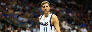 NBA – Dirk Nowitzki rempile à Dallas en baissant son salaire