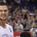 NBA – Insolite : Danilo Gallinari se blesse en frappant un adversaire