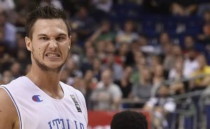 NBA – Insolite : Danilo Gallinari se blesse en frappant un adversaire