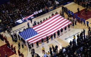 NBA – Adam Silver veut que tous les joueurs respectent l&rsquo;hymne et restent debout
