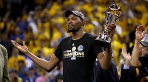 NBA – Kevin Durant : Grillé sur ses faux comptes pour répondre aux haters