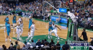 NBA – Insolite : Dwight Howard change de maillot, mais pas de shoot !