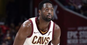 NBA – Top 5 de la nuit : Dwyane Wade remonte le temps et claque un reverse dunk fracassant !