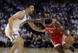 NBA – Les Rockets surprennent les Warriors à domicile