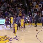 NBA – Un joueur des Lakers a discuté avec Lonzo Ball à propos de l’altercation face aux Suns