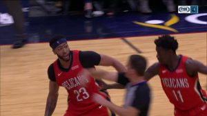 NBA – Anthony Davis se fait expulser et disjoncte contre l&rsquo;arbitre !