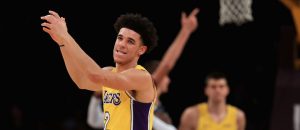 NBA – Lonzo Ball se réveille face aux Nuggets avec un triple-double