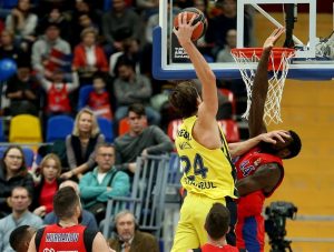 Euroleague – Top 10 de la J8 : Hines et Vesely se répondent, Adrien Moerman contrôleur aérien