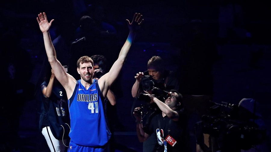 hommage parquet dirk dallas mavericks