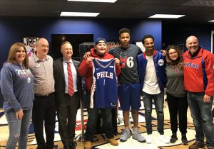 Insolite – Le rêve se poursuit pour le fameux fan des 76ers !