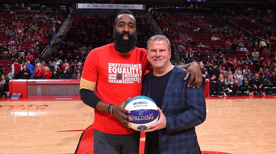 tilman fertitta met la pression aux rockets