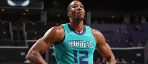 NBA – Top 10 de la nuit : Dwight Howard dépose un cross sur Nikola Vucevic, bienvenue dans le monde parallèle