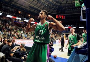 Euroleague – Top 10 de la J14 : Jeff Brooks se prend pour Giannis Antetokounmpo !