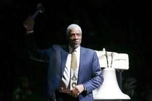 NBA – Julius Erving actuellement à l’hôpital