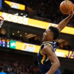 NBA – Top 10 de la nuit : Donovan Mitchell, le voyageur galactique !