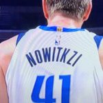 NBA – Dirk Nowitzki passe les 50.000 minutes avec en prime une jolie faute sur son maillot