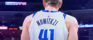 NBA – Dirk Nowitzki passe les 50.000 minutes avec en prime une jolie faute sur son maillot