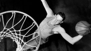 NBA – Découvrez George Mikan, icône éternelle du basket, des Lakers, père du sky hook