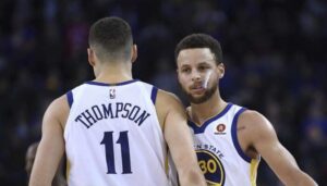 NBA – La scène touchante entre Klay et Curry au bord du parquet