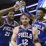 NBA – T.J. McConnell écrit l’histoire des Sixers en voyant triple