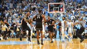 NCAA – Vidéo : L’incroyable bataille au buzzer entre Miami et North Carolina