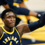 NBA – Quand Victor Oladipo signe un maillot de… Paul George