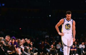 NBA – Stephen Curry sort sur blessure !