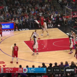 NBA – Le crossover assassin de James Harden sur Wesley Johnson