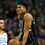 NBA – Giannis Antetokounmpo mécontent de sa sixième faute : « j’ai attrapé le ballon »