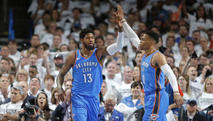 Russell Westbrook et Paul George sous le maillot du Thunder