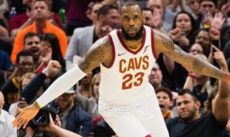 NBA – Top 10 Plays de Mars : LeBron ? Présent. LeBron ? Présent. LeBron ? Présent.