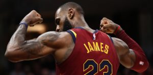 NBA – Un LeBron XXL sauve les Cavs, le Jazz recolle et Houston passe une soirée tranquille