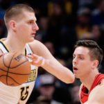 NBA – Nikola Jokic signe un triple-double monstrueux pour maintenir Denver