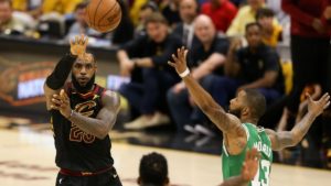 NBA – Brad Stevens et Tyronn Lue unanimes sur les talents de passeur de LeBron James