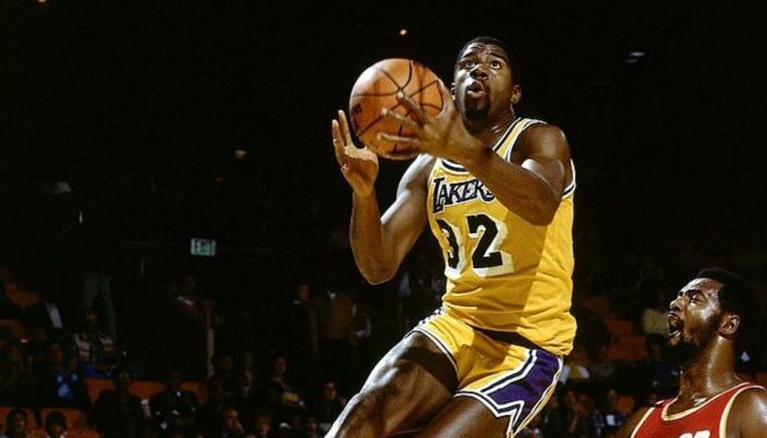 Magic Johnson sous le maillot de Lakers