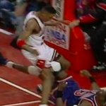 NBA – 20 mai 1994 : Pippen envoie Pat Ewing 3 mètres derrière le cercle !