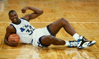 NBA – 6 mai 1993 : Shaquille O’Neal est élu rookie de l’année Shaquille O'Neal sous le maillot du Magic d'Orlando.