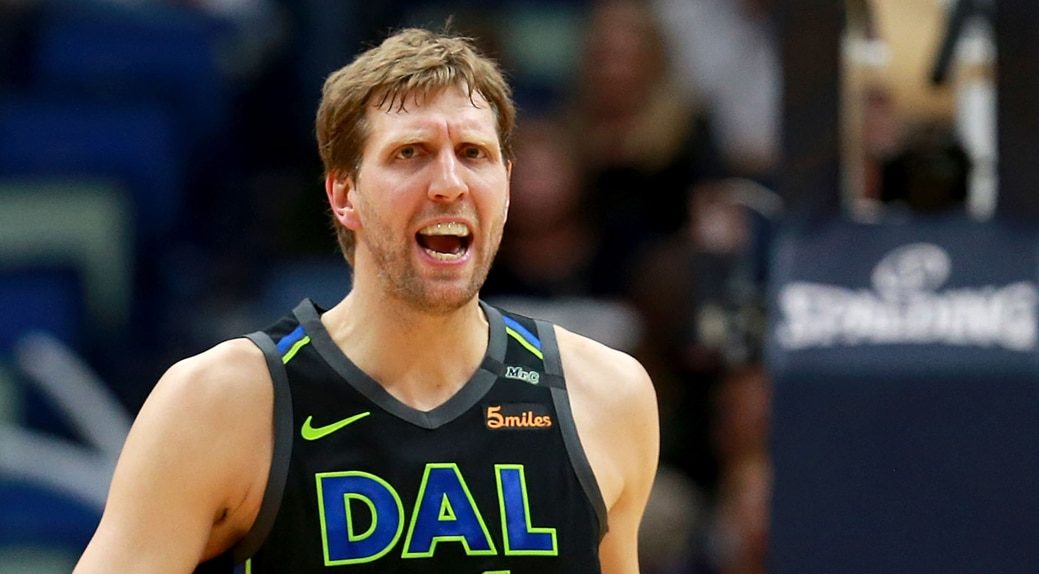 Dirk Nowitzki et le maillot des Mavs