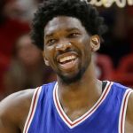 Insolite – Embiid n’accepte pas les comparaisons avec Ayton et trashtalk d’entrée !