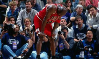 NBA – L’homme qui a confectionné et livré la pizza du Flu Game pour MJ s’explique ! Michael Jordan lors du célèbre Flu Game