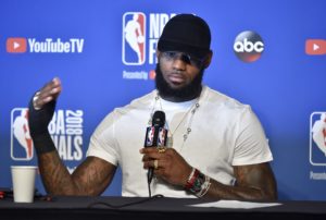 NBA – LeBron James : « J&rsquo;ai joué les 3 derniers matchs avec la main cassée »