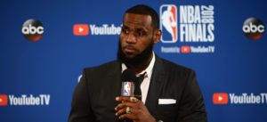 NBA – Les Cavs dos au mur ? LeBron James partagé entre sérénité et méfiance