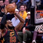 NBA – Top 5 de la nuit : LeBron James réalise une « T-Mac » !