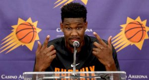 Summer League – Deandre Ayton promet un match intense contre Marvin Bagley III