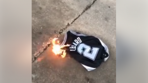 NBA – Les boutiques de San Antonio ont déjà retiré tous les maillots de Kawhi Leonard